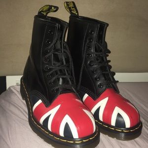 Union Jack Doc Marten women’s boots! Size 8 US
